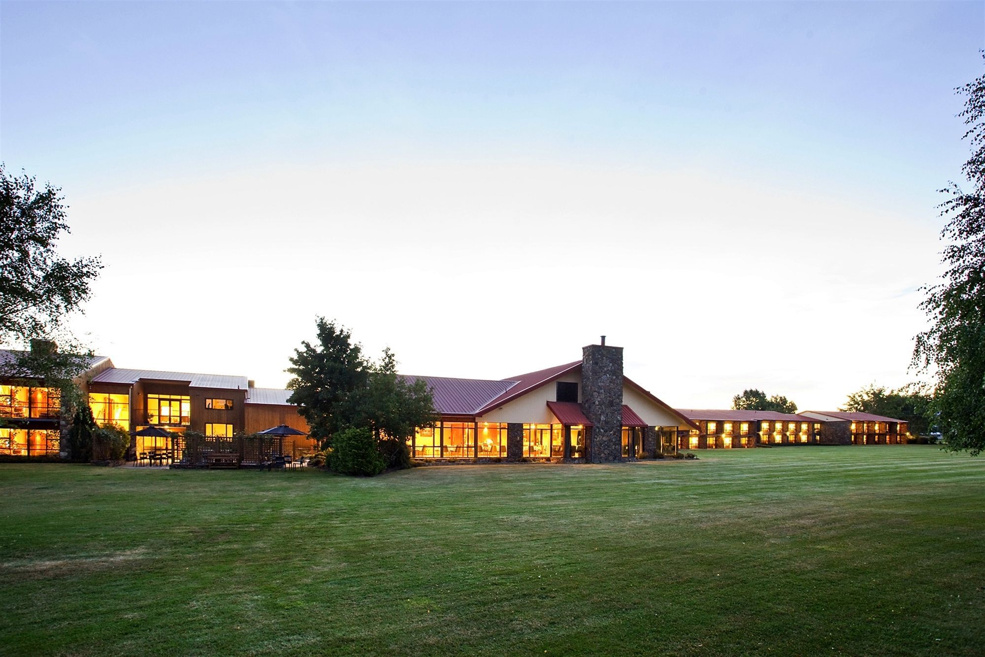 Distinction Mackenzie Country Hotel Twizel Exterior photo